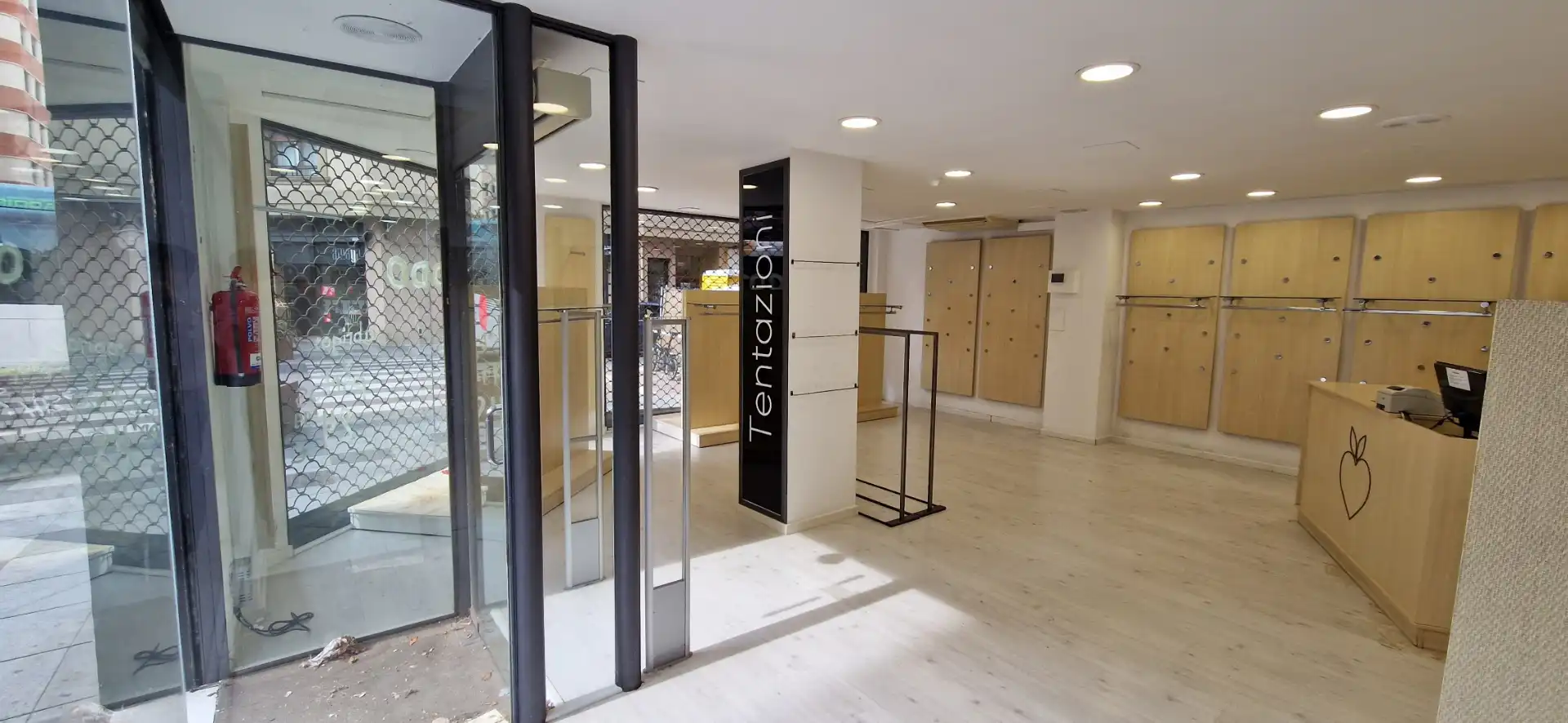 Local de lloguer en  Pamplona / Iruña amb Aire condicionat, Calefacció i Parquet