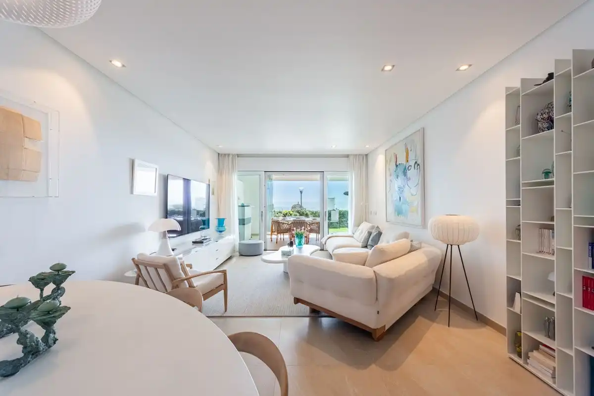 Living room of Flat for sale in Estepona  with Air Conditioner, Terrace and Storage room