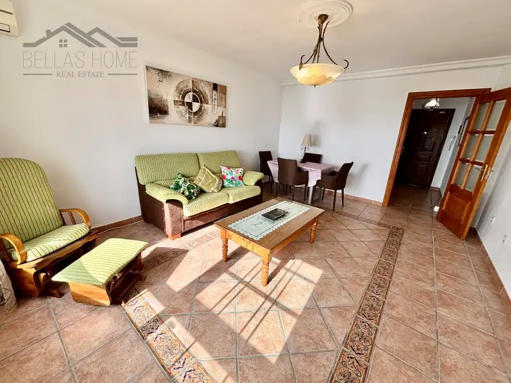 Sala de estar de Piso de alquiler en Estepona con Aire acondicionado, Terraza y Amueblado