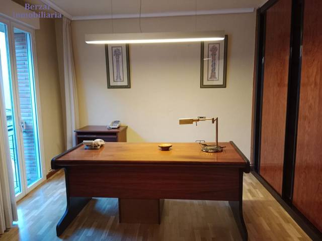 Oficina en Alquiler en Calle Muro de la Mata en Casco Antiguo