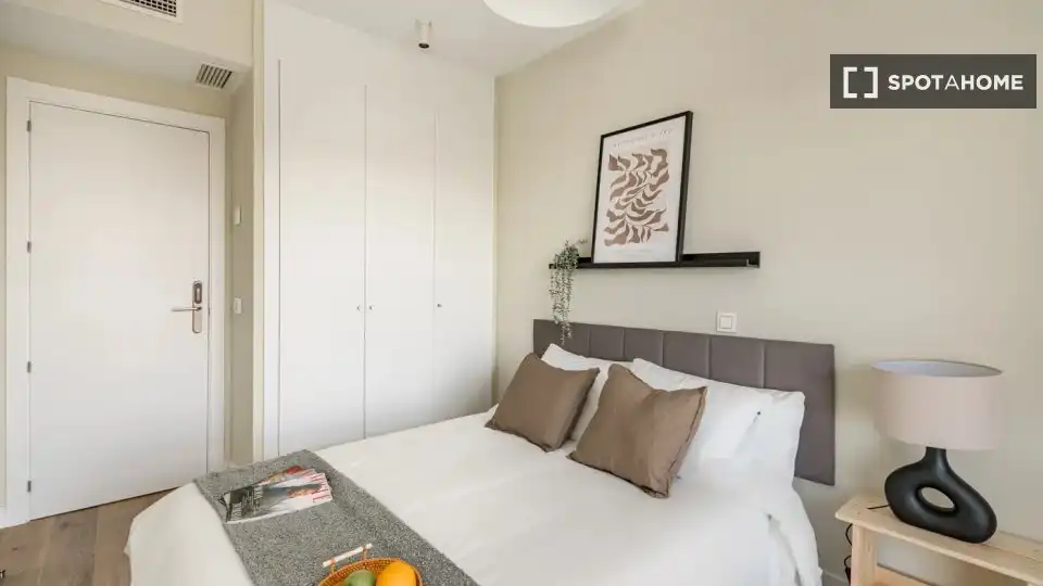 Bedroom of Flat for rent in Madrid  with Air Conditioner, Heating and Furnished