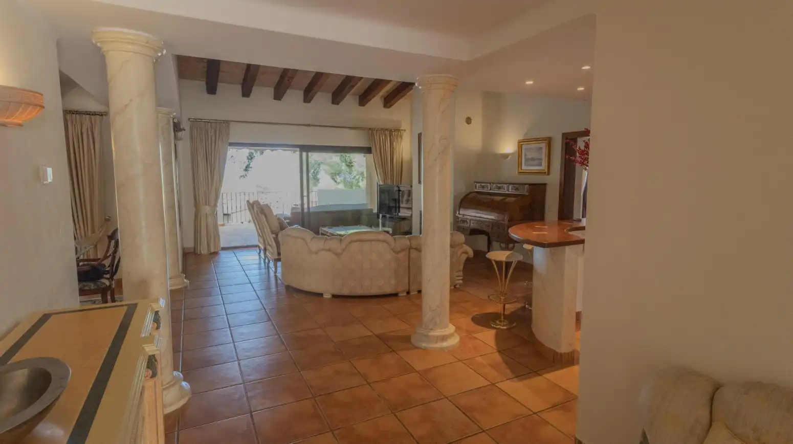 Sala d'estar de Casa o xalet en venda en Calvià amb Aire condicionat, Piscina i Piscina comunitària