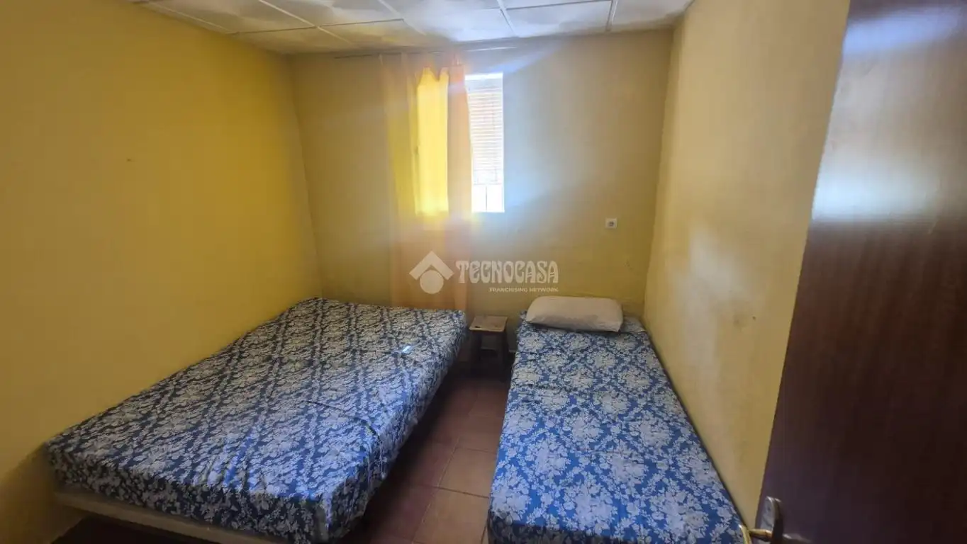 Habitación de Casa adosada en venta en Badajoz con Amueblado