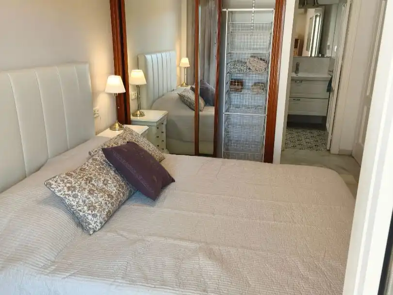 Schlafzimmer von Dachboden zur Miete in Mijas mit Klimaanlage, Terrasse und Balkon