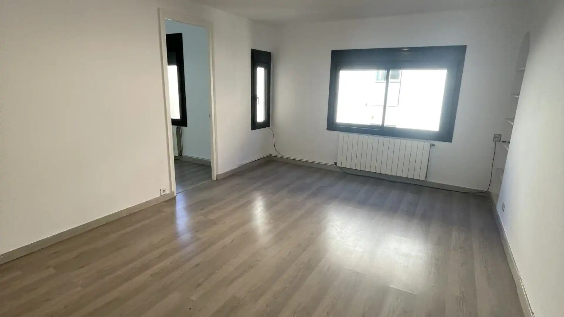 Dormitori de Pis de lloguer en Girona Capital amb Calefacció