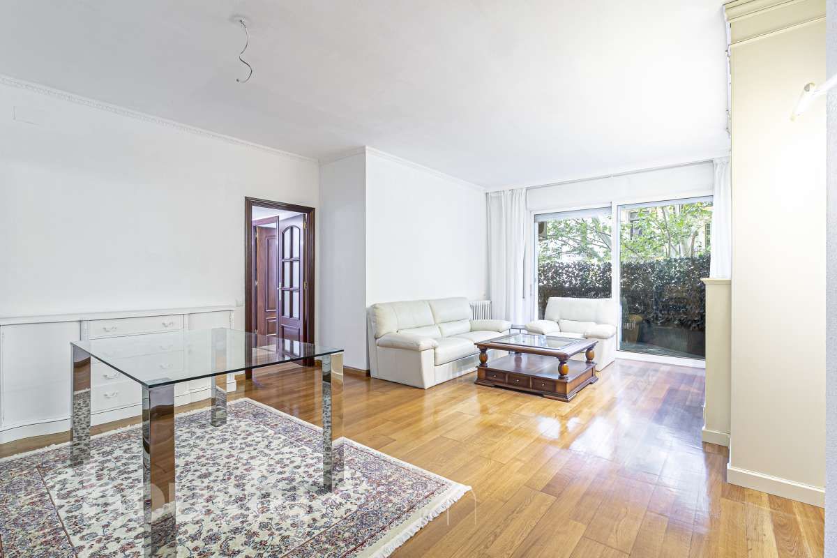 Sala d'estar de Pis en venda en  Barcelona Capital amb Aire condicionat, Calefacció i Parquet