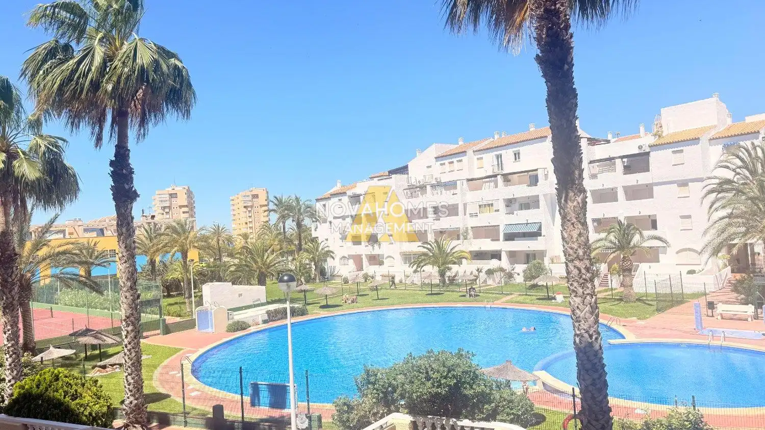 Außenansicht von Wohnungen zum Verkauf in La Manga del Mar Menor mit Klimaanlage, Heizung und Terrasse