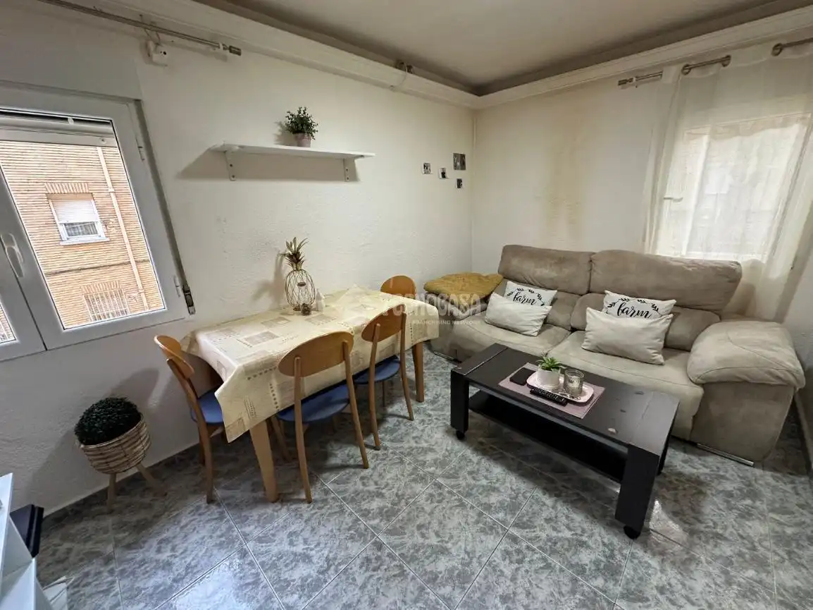 Sala d'estar de Pis en venda en Zaragoza amb Calefacció i Moblat