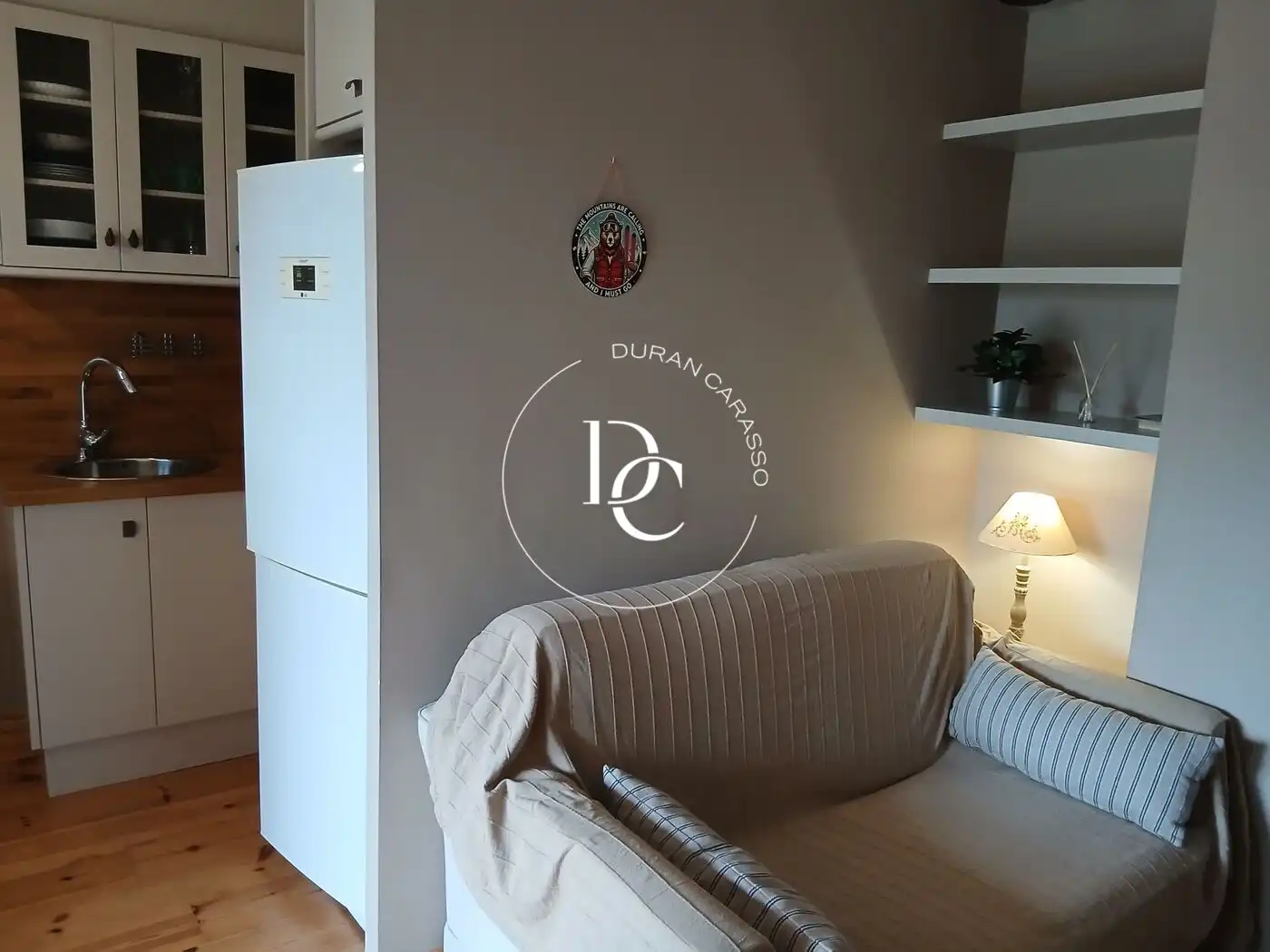 Wohnzimmer von Wohnung zum Verkauf in Alp mit Heizung, Privatgarten und Terrasse
