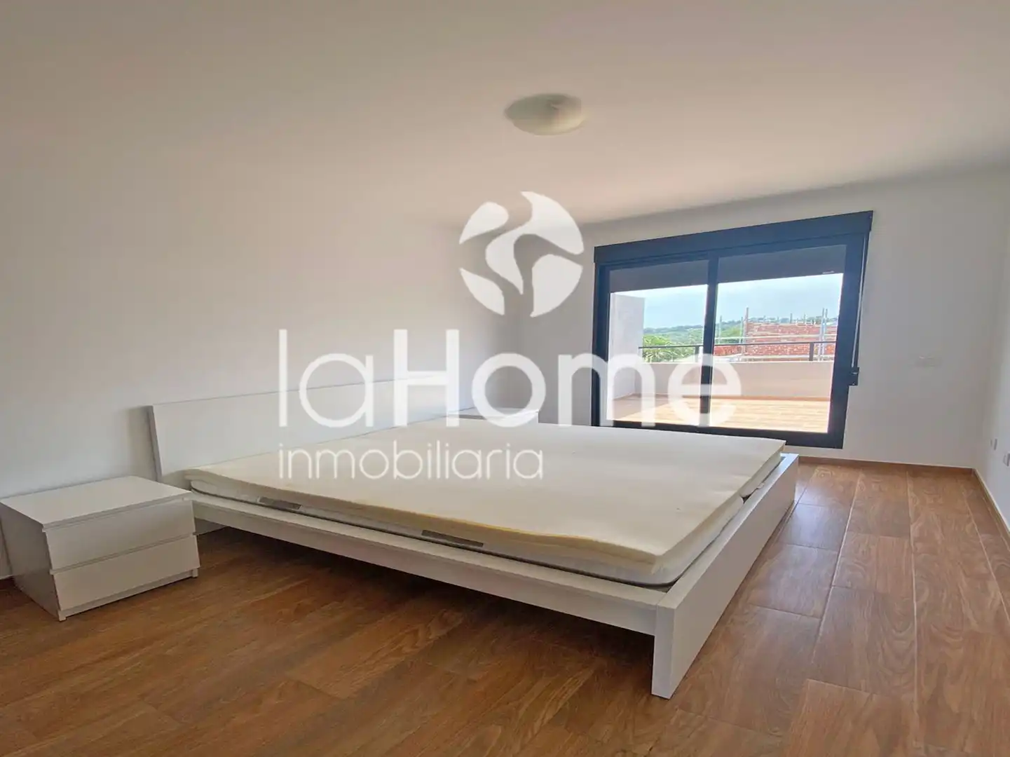 Sala de estar de Casa adosada de alquiler en Godella con Aire acondicionado, Terraza y Piscina