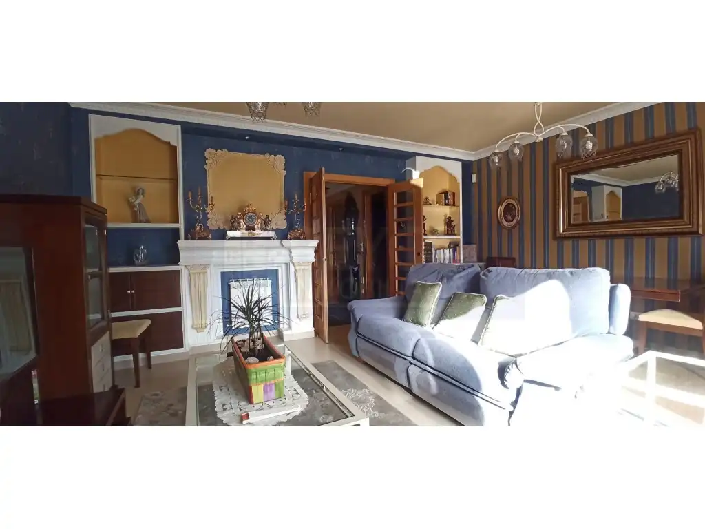 Sala de estar de Casa adosada en venta en Miranda de Ebro con Jardín privado y Piscina