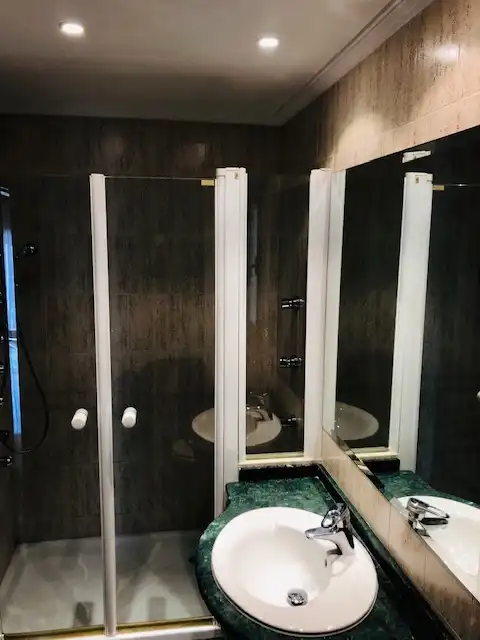Badezimmer von Wohnung zur Miete in Granada mit Klimaanlage, Heizung und Möbliert