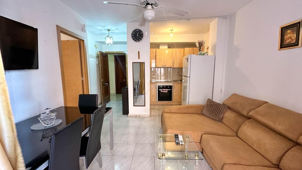 Vista exterior de Pis de lloguer en Torrevieja amb Aire condicionat, Moblat i Balcó