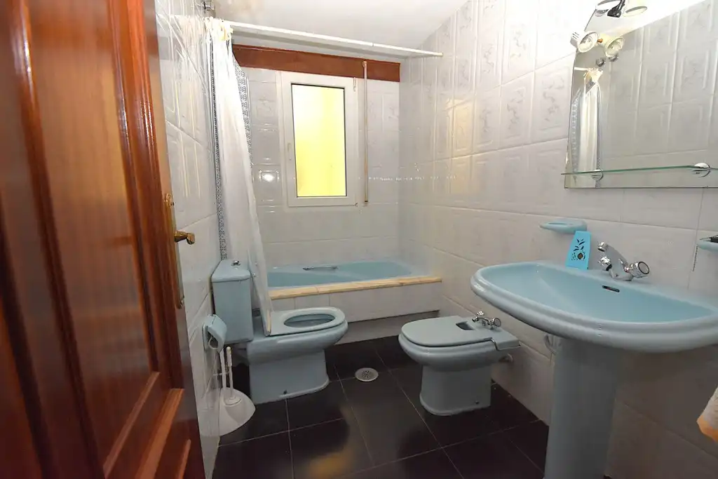 Bathroom of Flat for sale in Noia, A Coruña