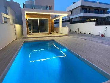 Xalet amb piscina en venda a Nueva Torrevieja - Aguas Nuevas