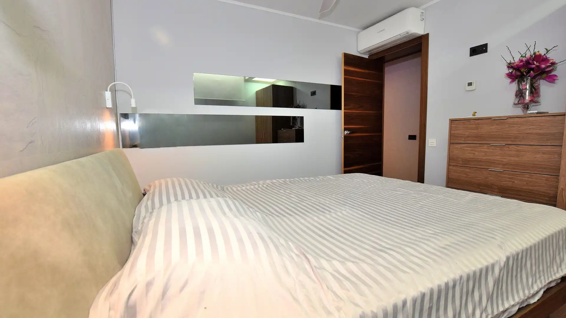 Bedroom of Houses for sale in Cambrils  with Air Conditioner, Private garden and Parquet flooring