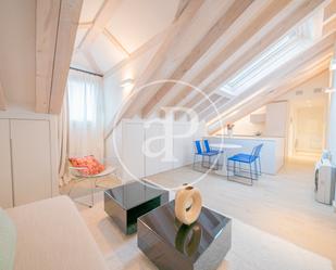 Living room of Flat to rent in  Madrid Capital  with Air Conditioner, Heating and Furnished