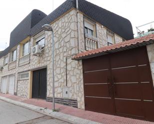 Vista exterior de Casa adosada en venda en Villalbilla amb Aire condicionat, Calefacció i Jardí privat