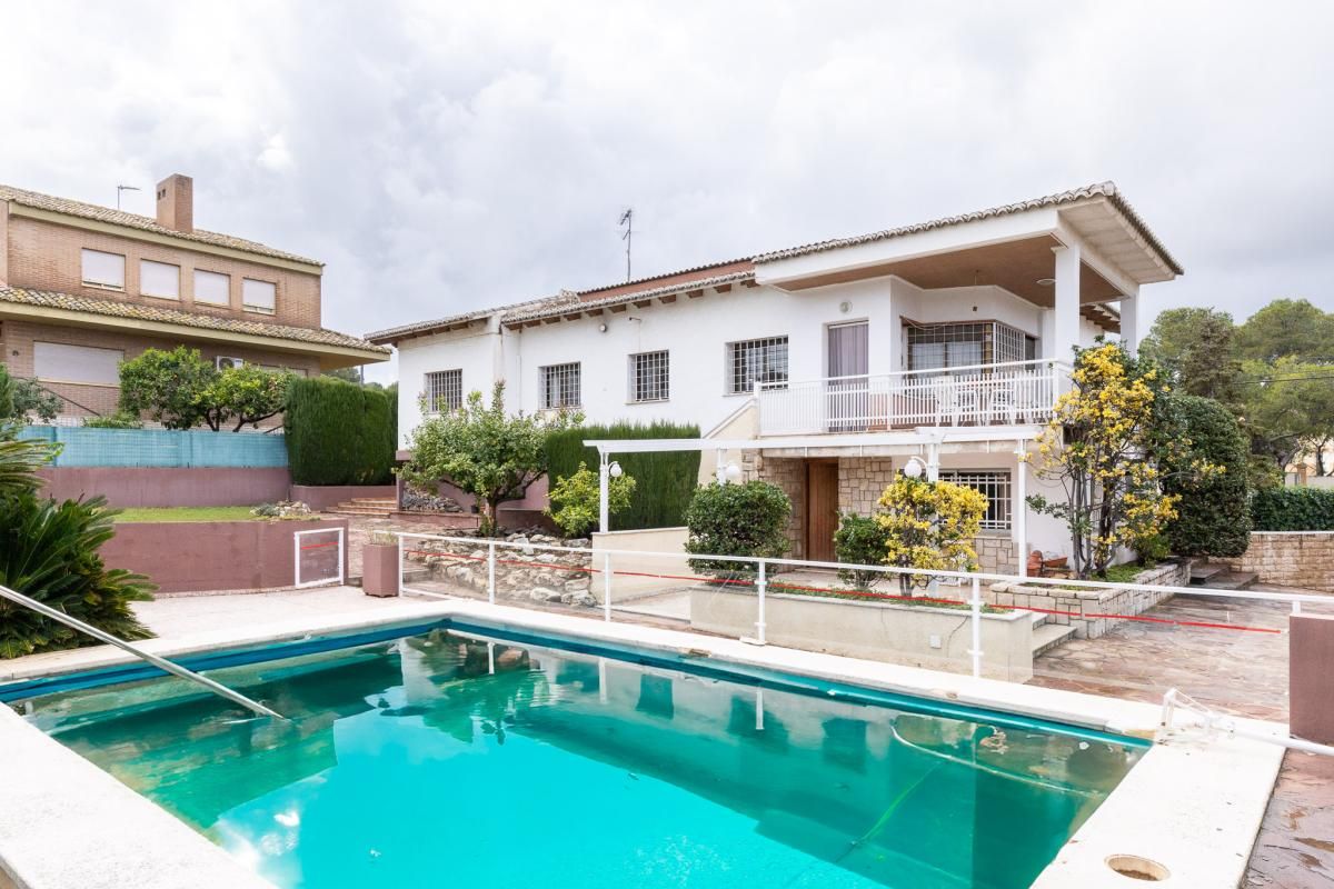 Swimming pool of Houses for sale in Torrent  with Air Conditioner, Heating and Private garden