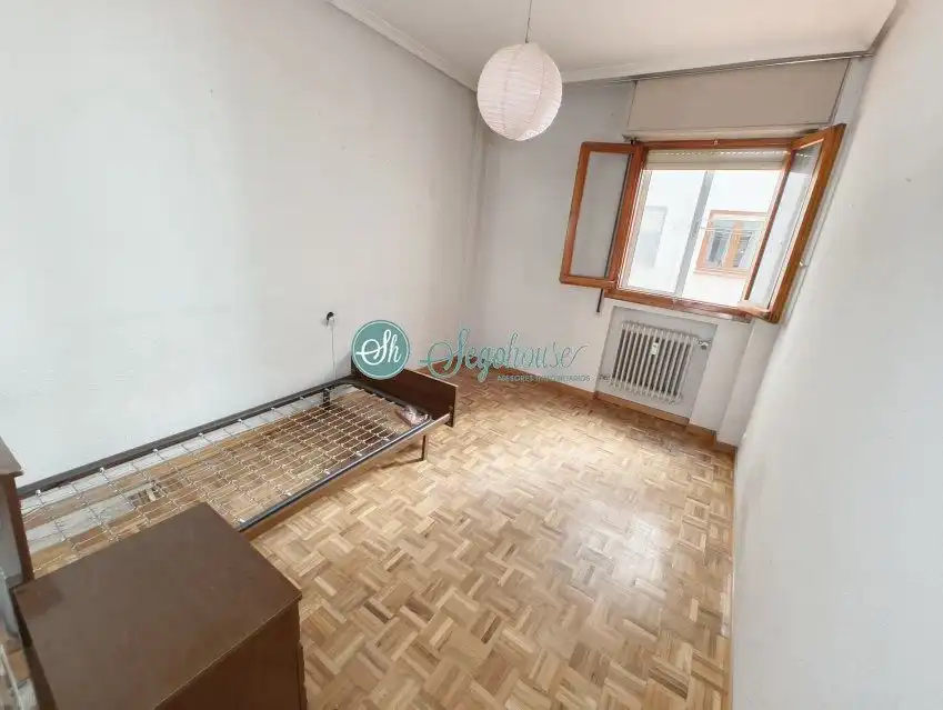 Habitación de Piso en venta en Segovia con Calefacción, Parquet y Trastero