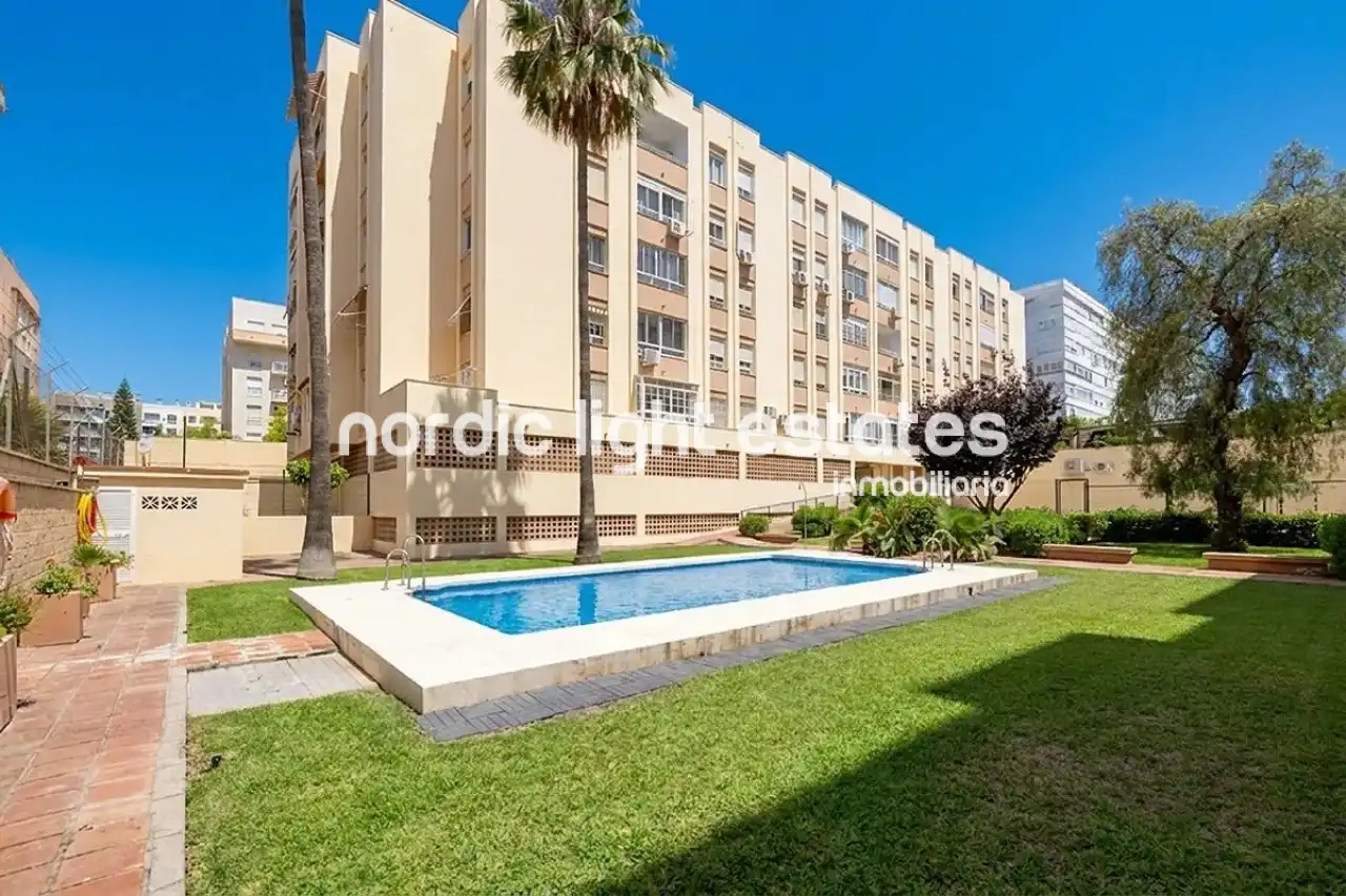 Außenansicht von Wohnung zum Verkauf in Málaga mit Terrasse, Schwimmbad und Möbliert