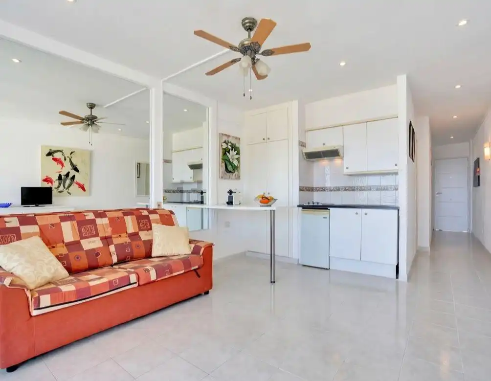 Sala de estar de Apartamento en venta en Adeje con Amueblado, Balcón y Piscina comunitaria