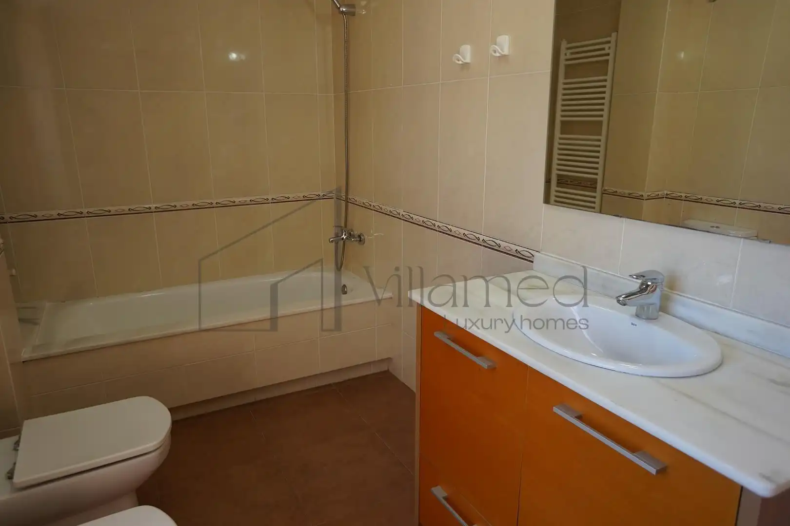 Baño de Casa adosada de alquiler en L'Eliana con Aire acondicionado, Calefacción y Terraza