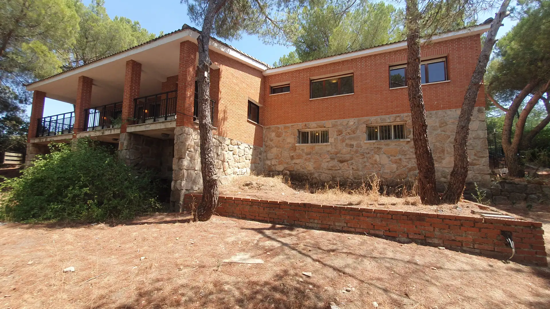 Vista exterior de Casa o xalet de lloguer en Valdemorillo amb Calefacció, Jardí privat i Terrassa