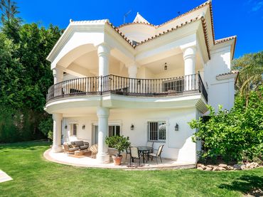 Casa amb piscina en venda a Nueva Andalucía