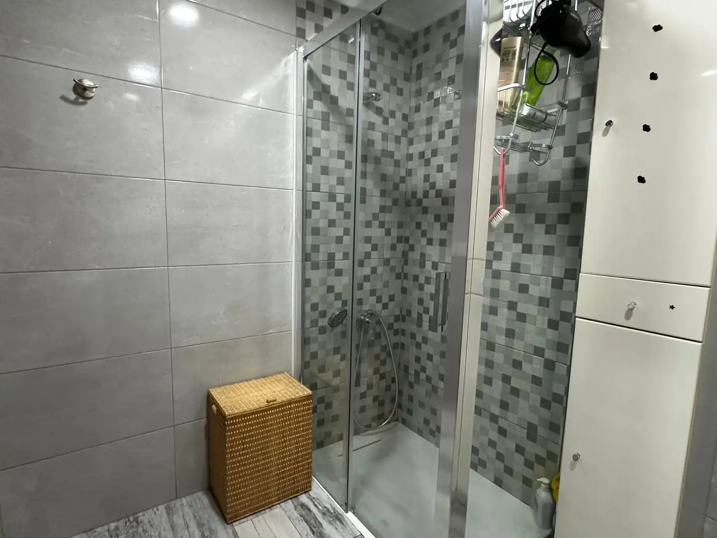 Bathroom of Flat for sale in Gijón   with Heating and Swimming Pool