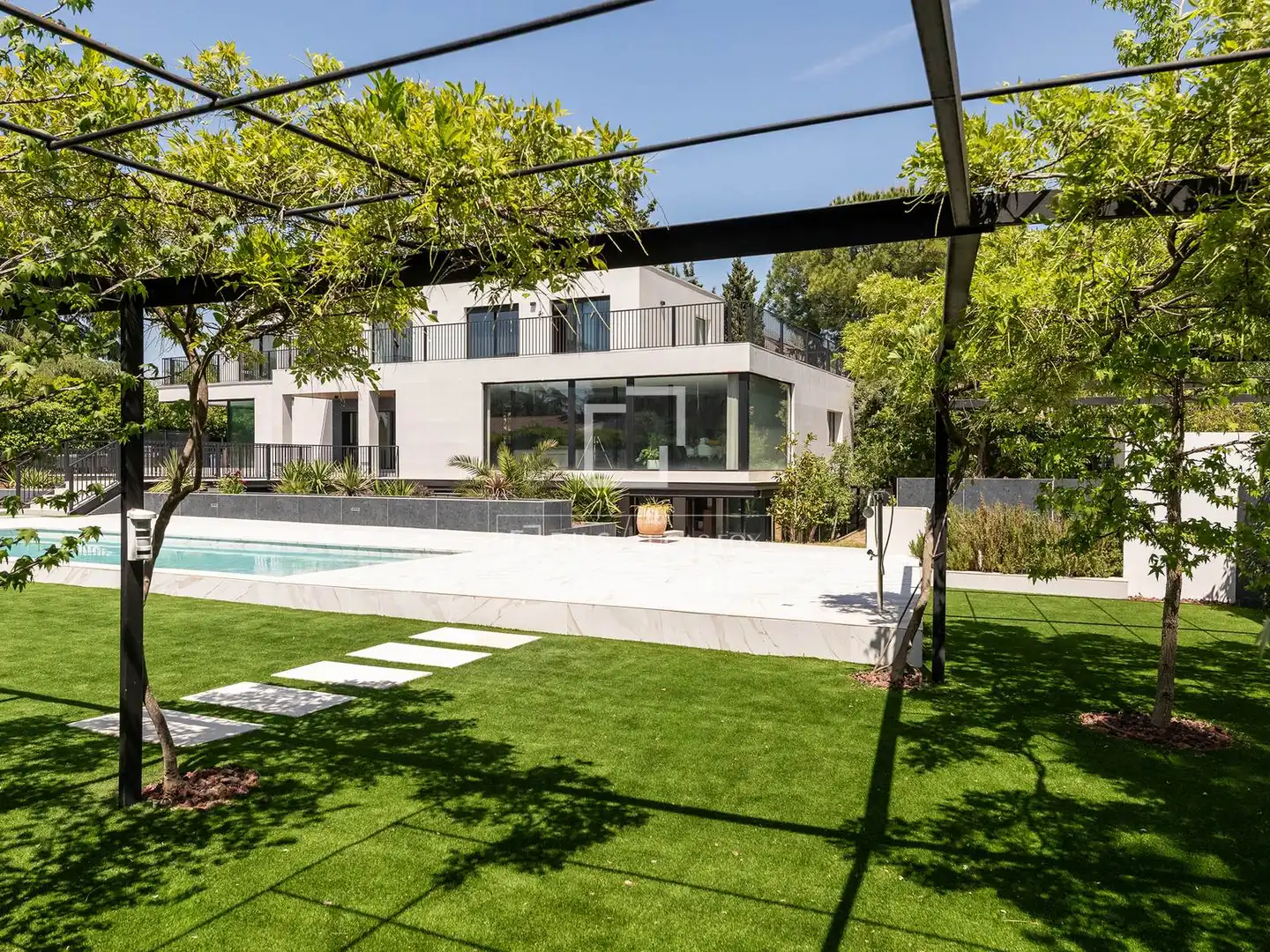 Terrassa de Casa o xalet en venda en Majadahonda amb Aire condicionat, Calefacció i Jardí privat