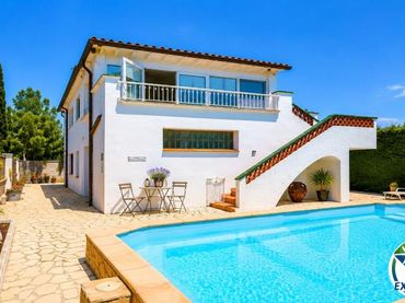 Casa con piscina in vendita a Carrer Taronger