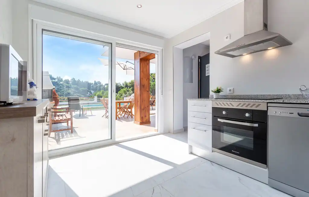 Cuina de Casa o xalet en venda en Vélez-Málaga amb Aire condicionat, Jardí privat i Terrassa