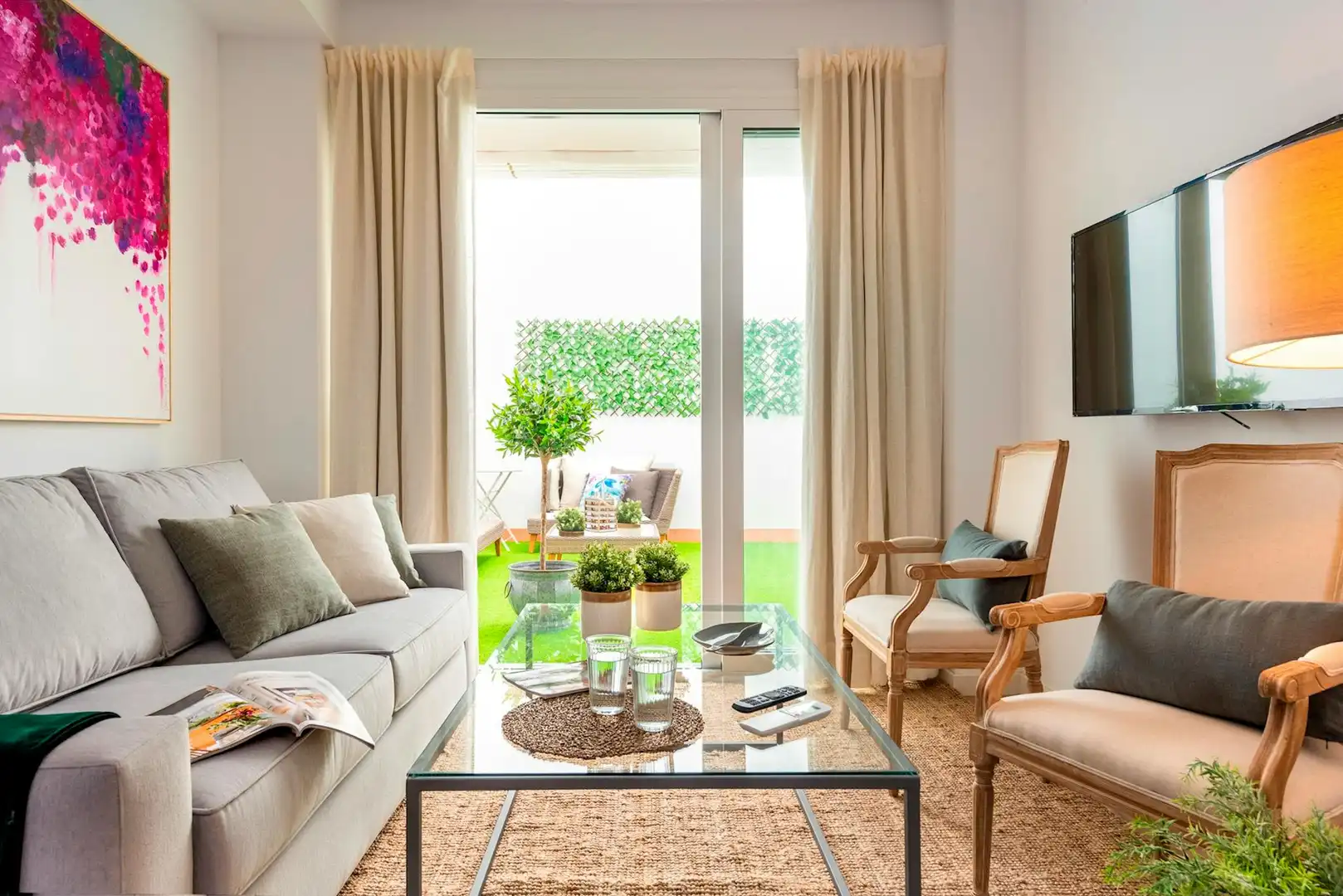 Living room of Flat for rent in Sevilla  with Air Conditioner, Heating and Washing machine