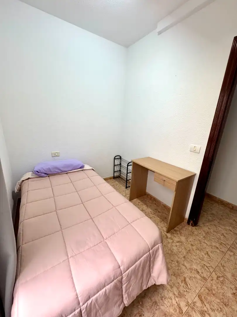 Habitación de Piso de alquiler en San Cristóbal de la Laguna con Trastero, Amueblado y Lavadora