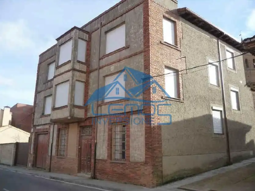 Vista exterior de Piso en venta en Valdevimbre