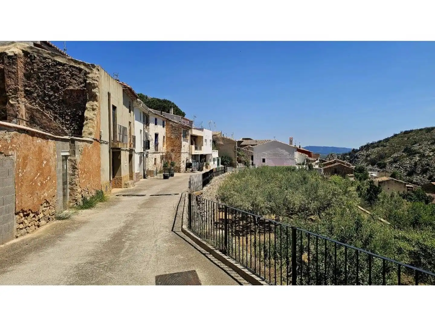 Casa rústica con terraza en venta en Bejís, imagen 2