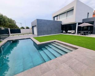 Piscina de Casa o xalet en venda en Castellón de la Plana / Castelló de la Plana amb Aire condicionat, Terrassa i Piscina