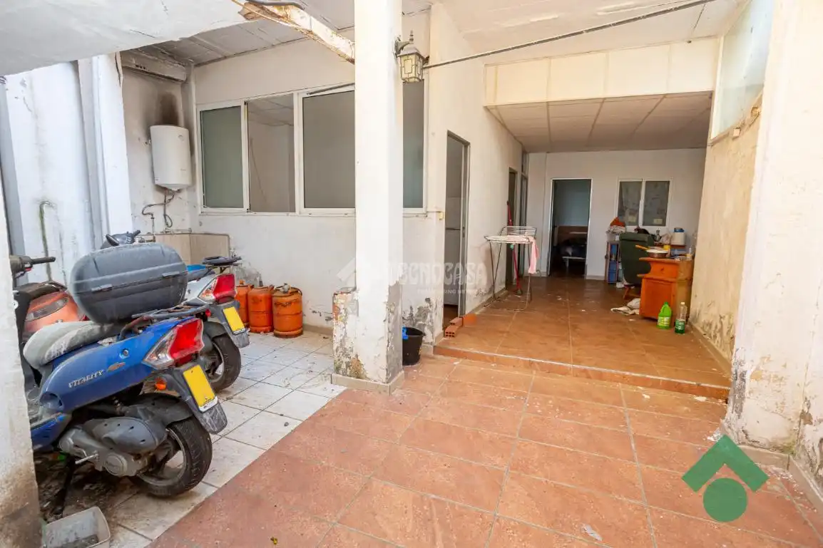 Casa adosada en venda en Algeciras amb Terrassa
