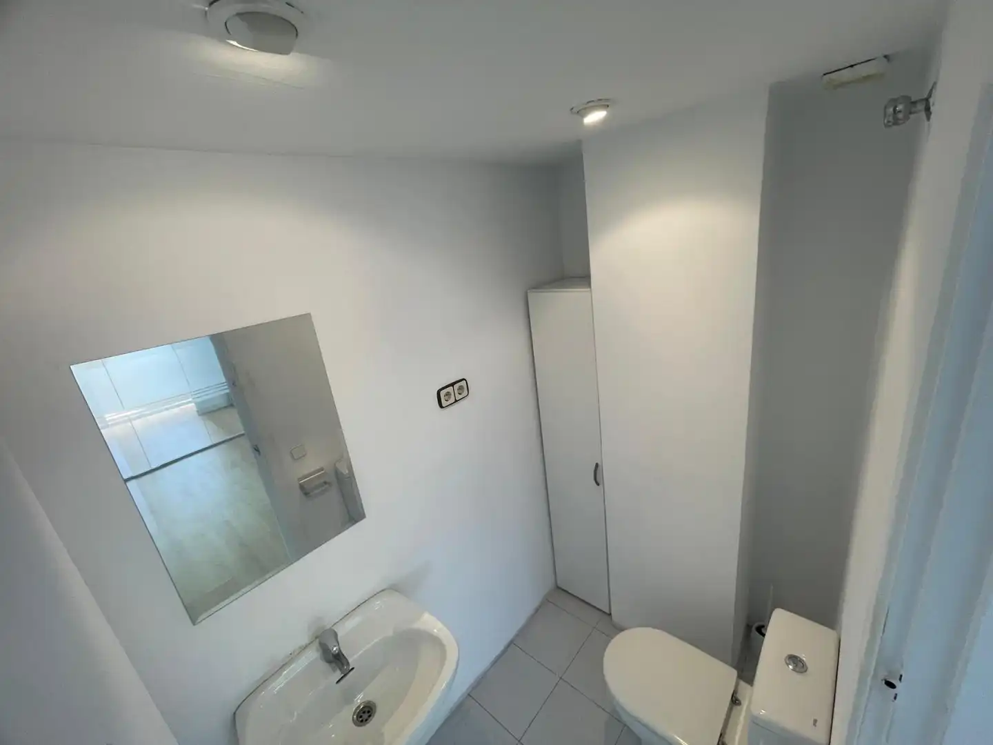 Badezimmer von Büro zur Miete in Barcelona