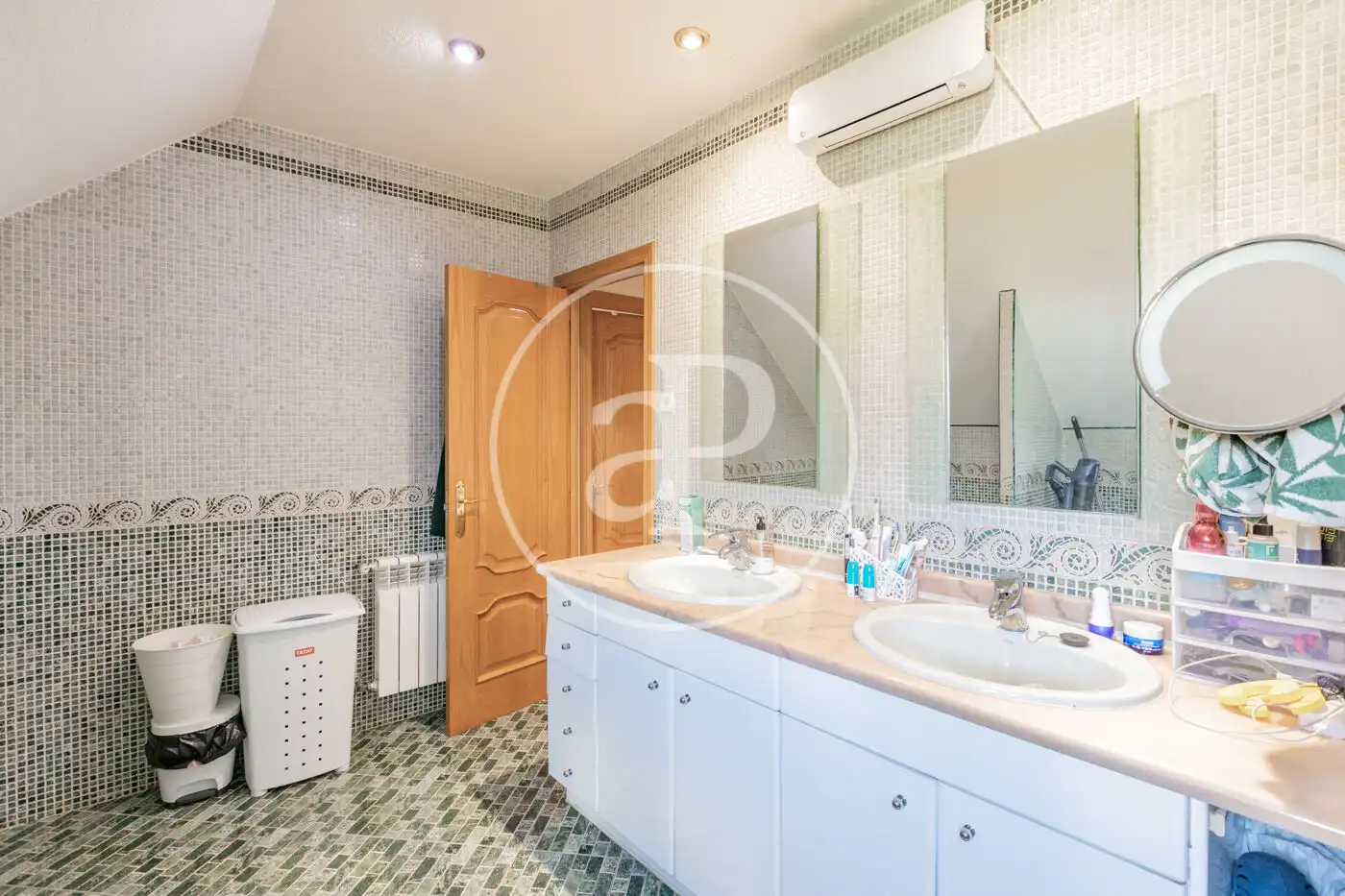 Bathroom of Houses for sale in Las Rozas de Madrid  with Air Conditioner, Heating and Private garden