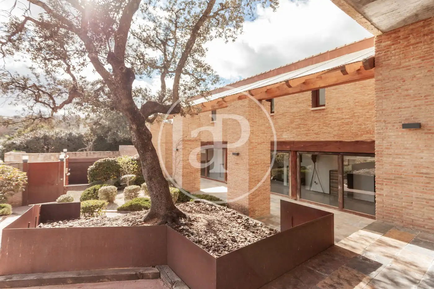 Vista exterior de Casa o xalet en venda en Ciudalcampo amb Aire condicionat, Calefacció i Jardí privat
