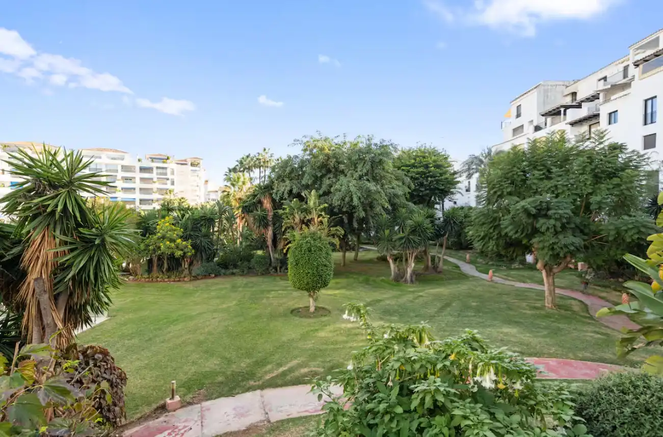 Jardí de Apartament de lloguer en Marbella amb Aire condicionat, Calefacció i Parquet