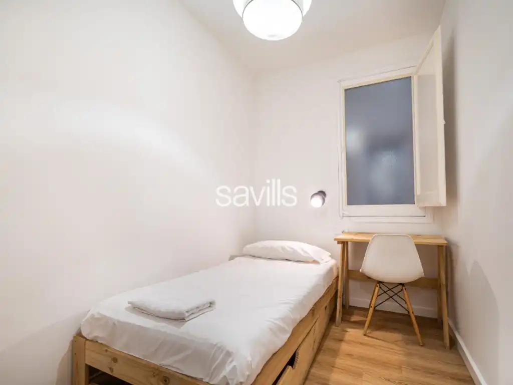 Dormitori de Apartament en venda en Barcelona amb Aire condicionat, Moblat i Forn