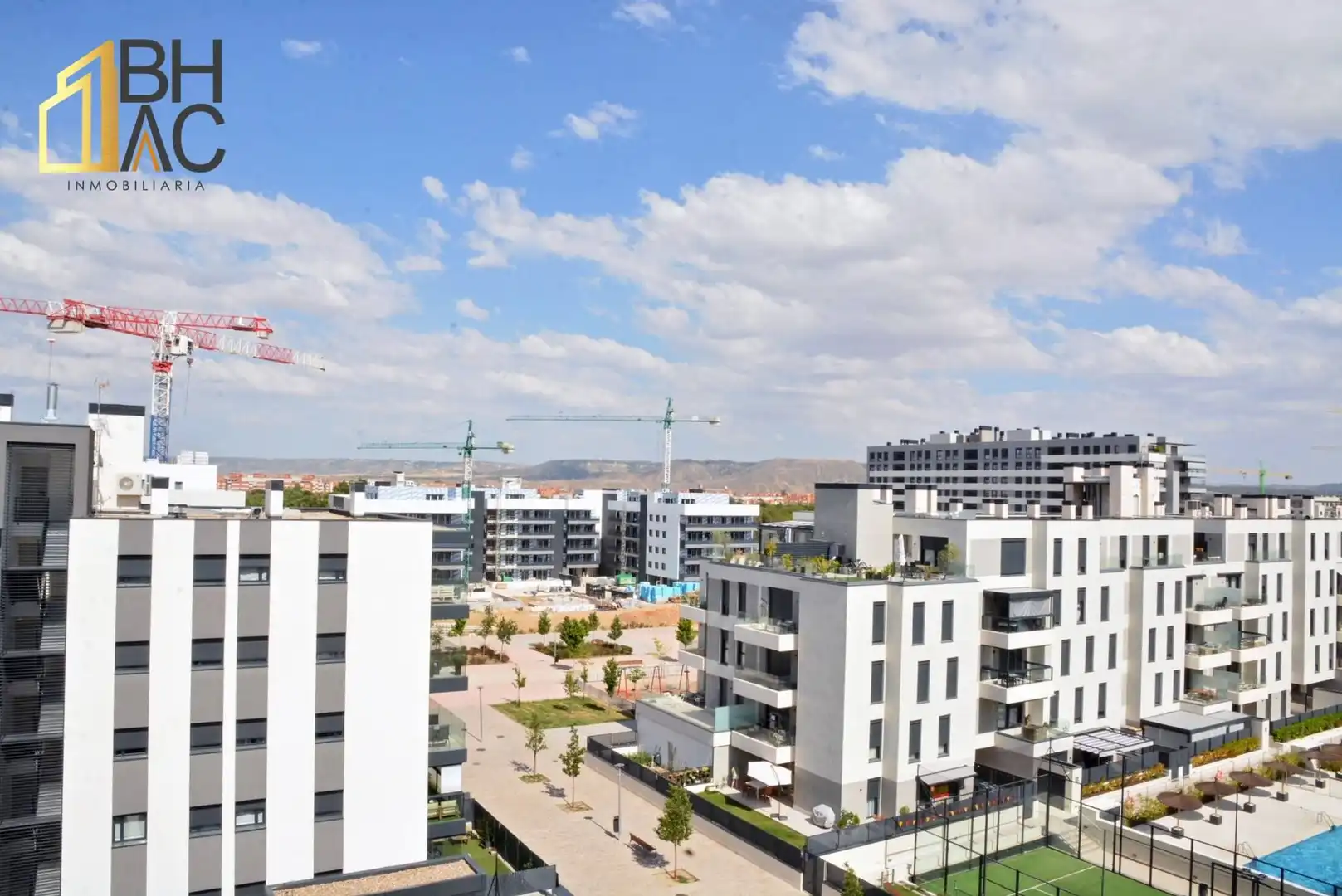 Außenansicht von Dachboden zum Verkauf in Alcalá de Henares mit Klimaanlage, Heizung und Terrasse