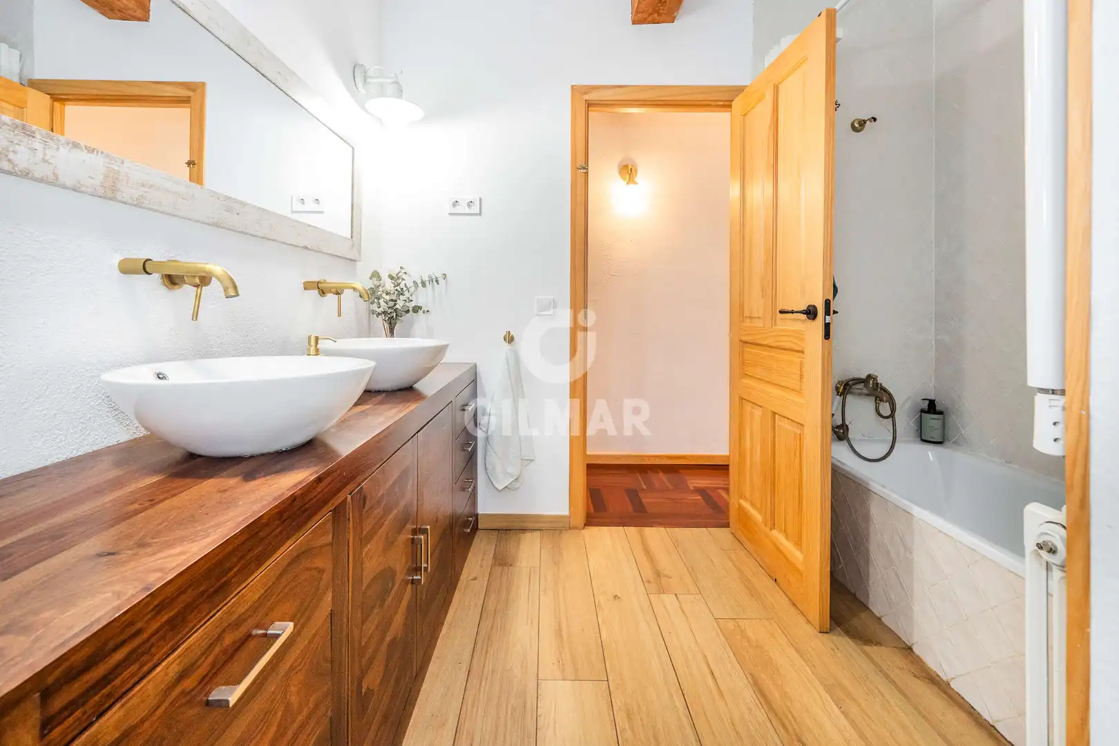 Baño de Ático en venta en Madrid con Calefacción, Piscina y Balcón