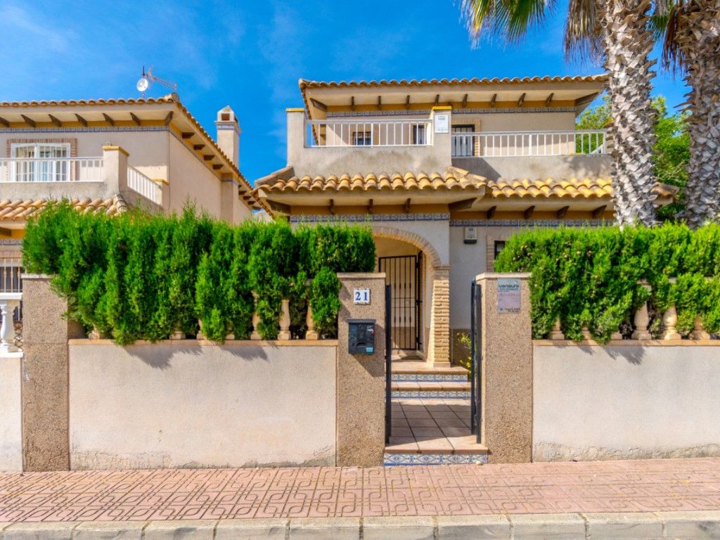 Exterior view of House or chalet for sale in Torrevieja  with Air Conditioner, Private garden and Terrace