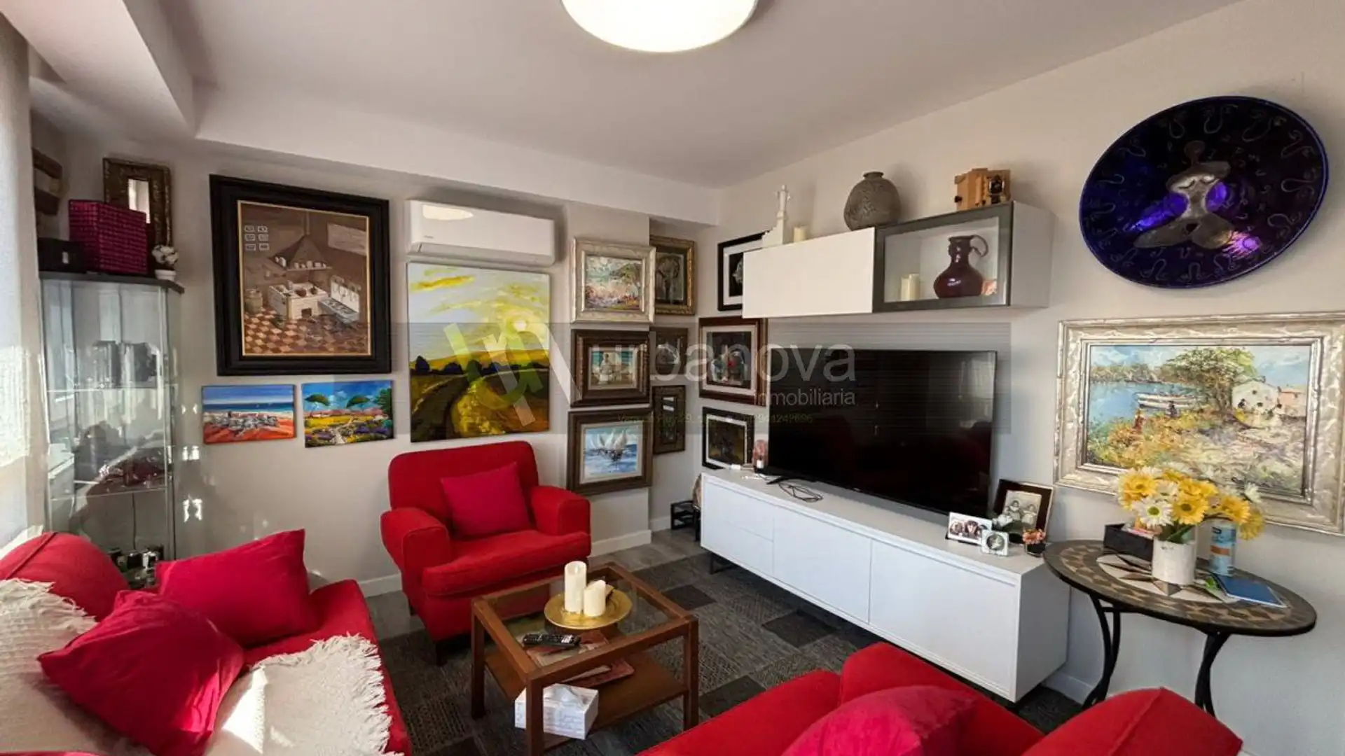 Living room of Flat for sale in  Logroño  with Air Conditioner, Heating and Parquet flooring