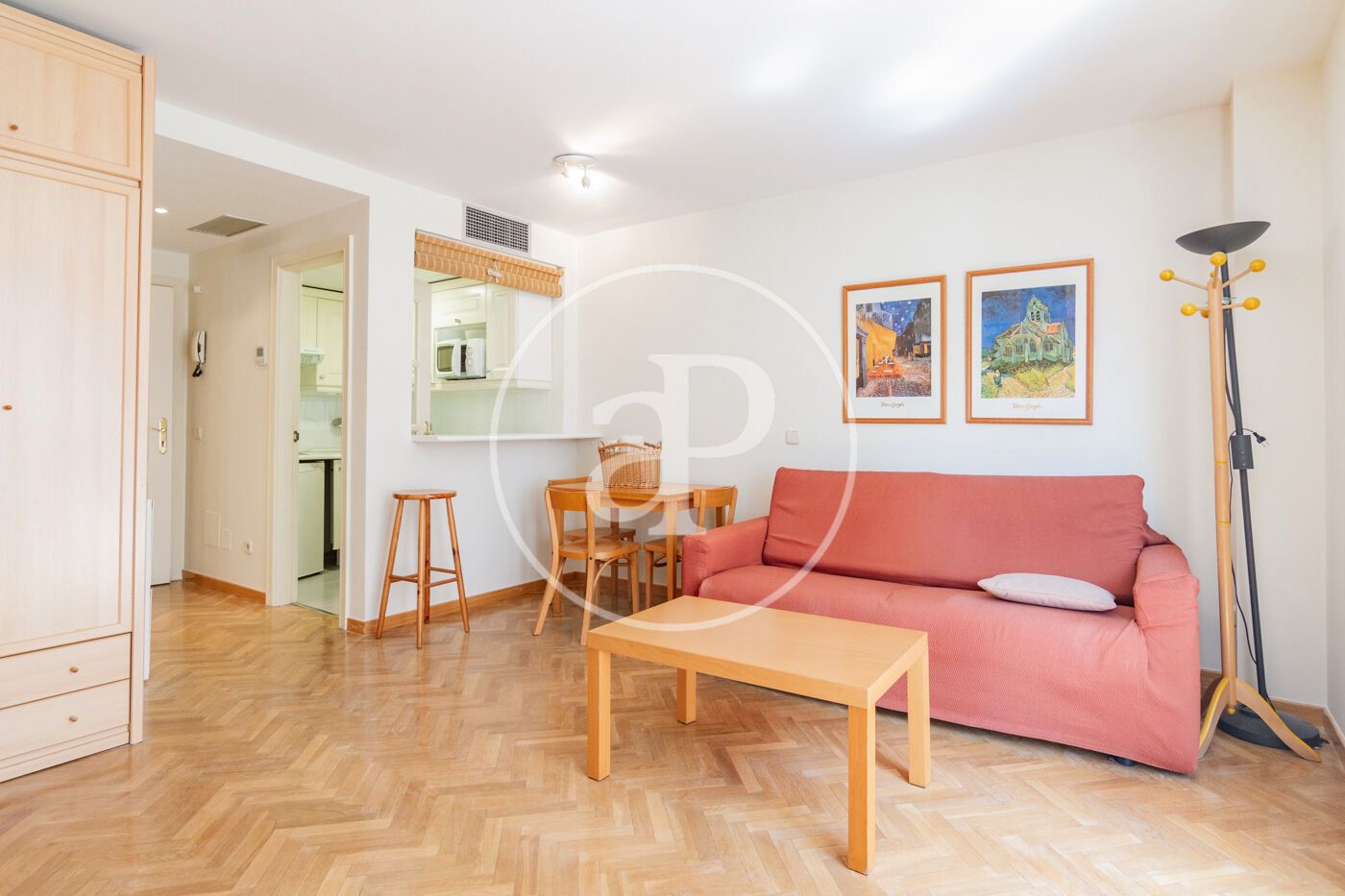 Living room of Flat to rent in  Madrid Capital  with Air Conditioner, Heating and Furnished