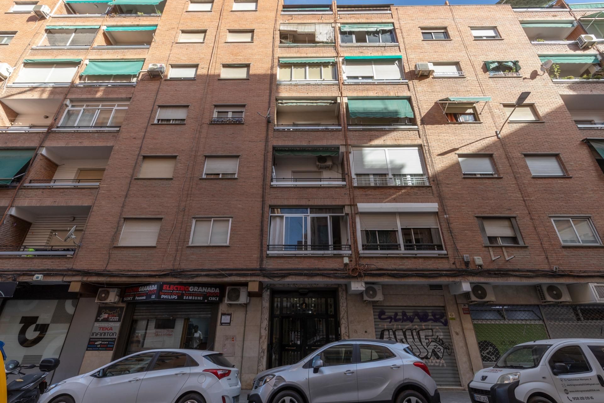 Exterior view of Flat for sale in  Granada Capital